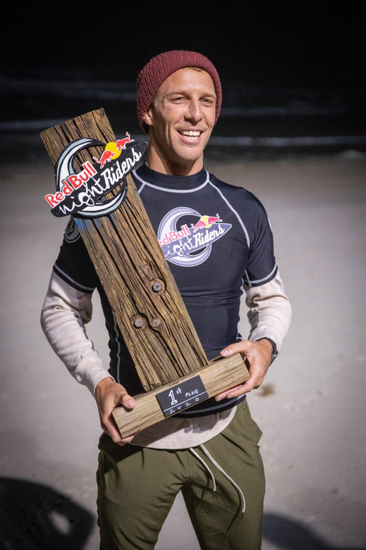 CODY THOMPSON WINS 2020 RED BULL NIGHT RIDERS SURF COMP